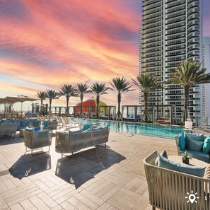 Room - Beachfront Condo Amazing Pool Oceanview Balcony (Hollywood)