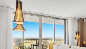 Nhà | 1 phòng ngủ, bàn, bàn ủi/dụng cụ ủi quần áo 