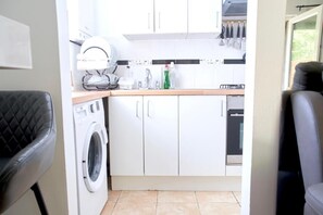 Casa | Cucina privata | Frigorifero, microonde, forno, piano cottura