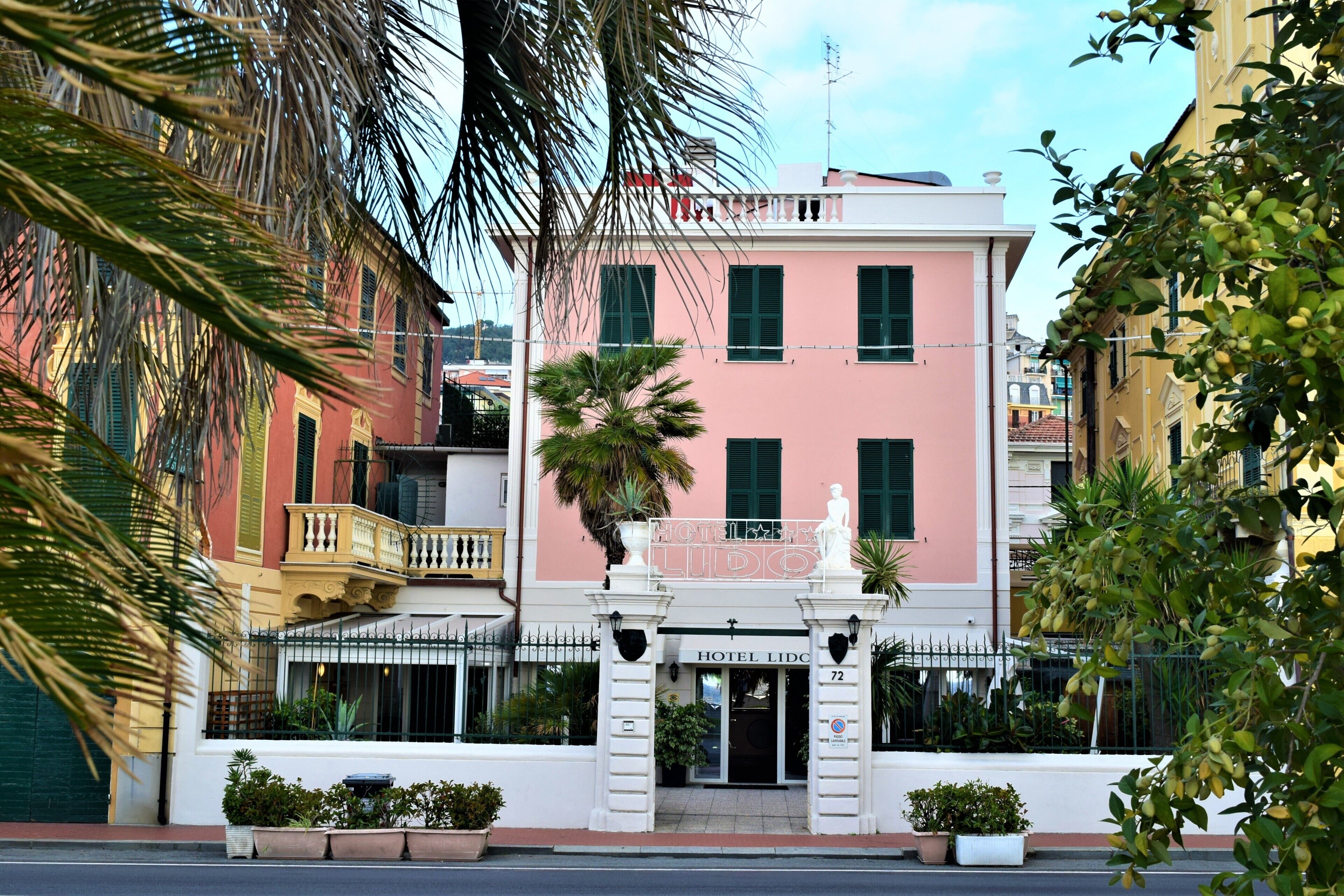 Mặt tiền nơi lưu trú