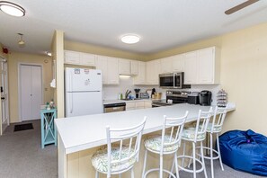 Fridge, oven, stovetop, dishwasher