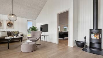 Smart TV, fireplace, foosball, table tennis