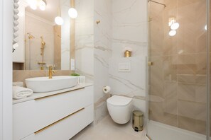 Apartment, 1 Bedroom, Balcony | Bathroom