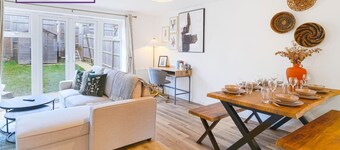 3BR House | Near Festival Place, 2X Parking, Wi-Fi