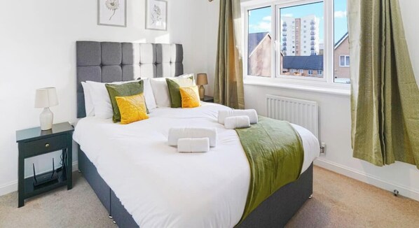 3 bedrooms, desk, iron/ironing board, WiFi