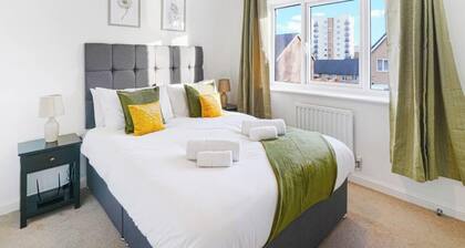 3BR House | Near Festival Place, 2X Parking, Wi-Fi