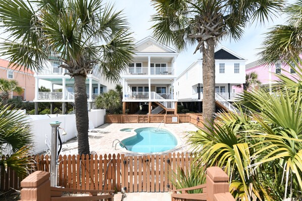 Et oppvarmet basseng