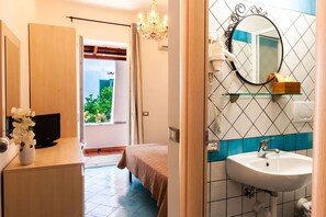 Een minibar, een kluis op de kamer, gratis wifi