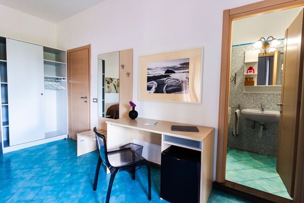 Minibar, in-room safe, free WiFi