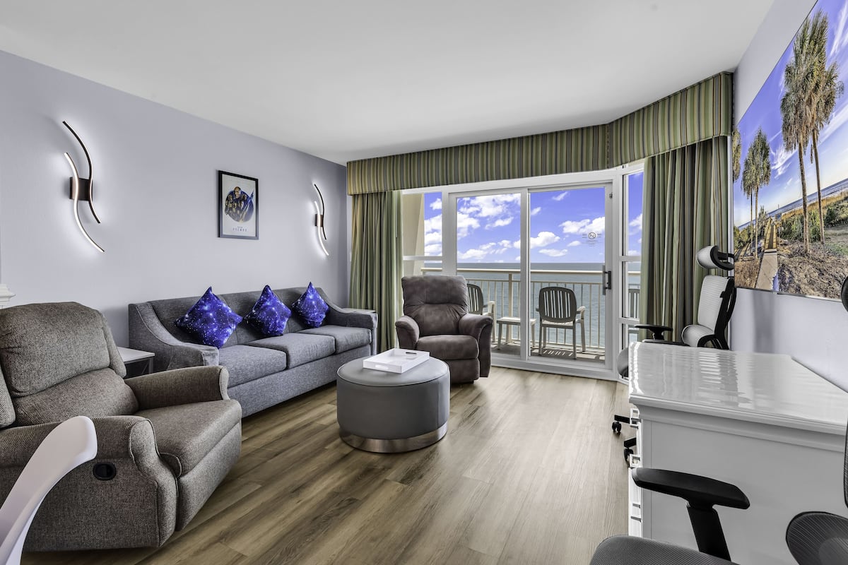 Condo Signature, 2 chambres, balcon, vue sur l’océan | Salle de séjour