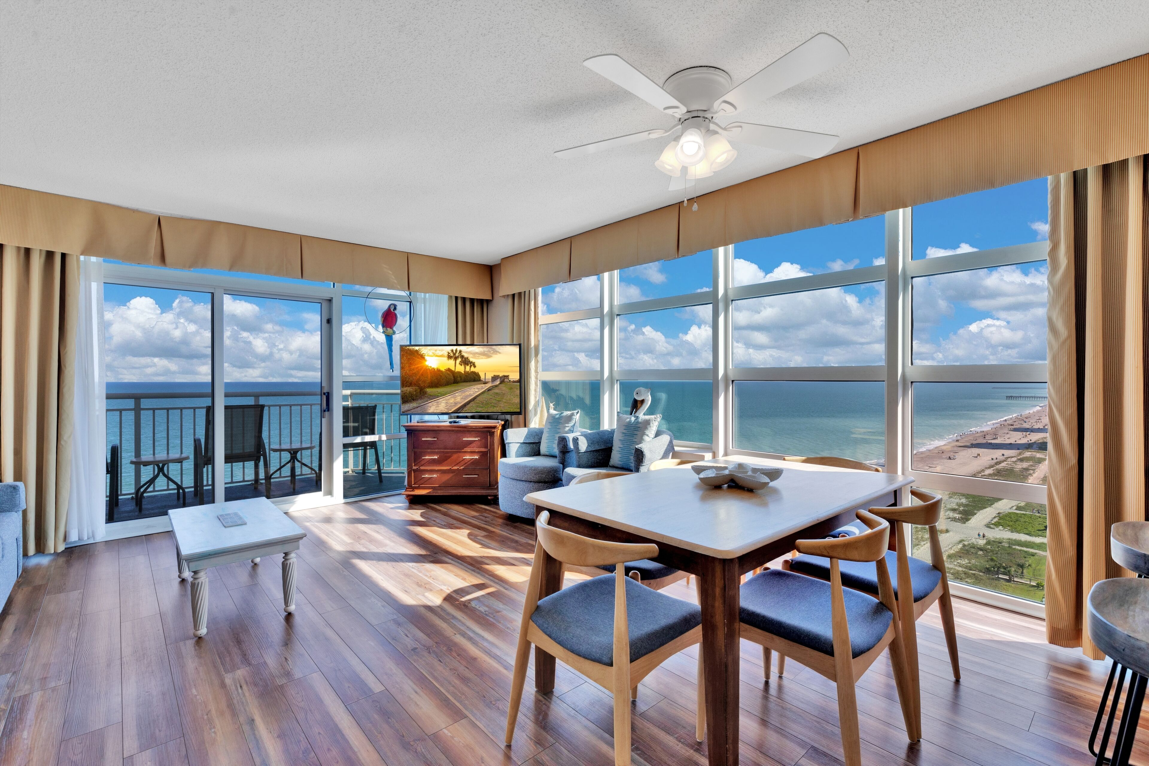 Executive Condo, 2 Bedrooms, Ocean View, Oceanfront | In-room dining