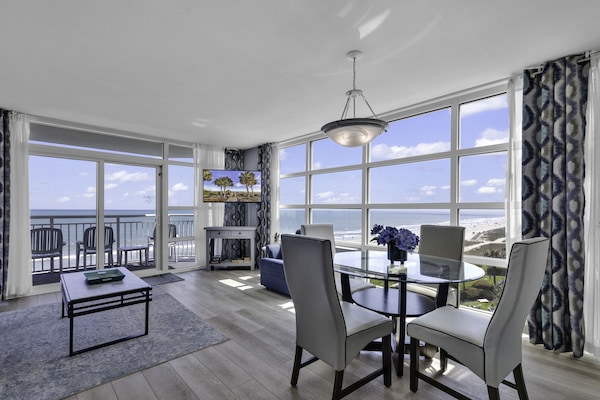 Exclusive Condo, 2 Bedrooms, Non Smoking, Beach View | In-room dining