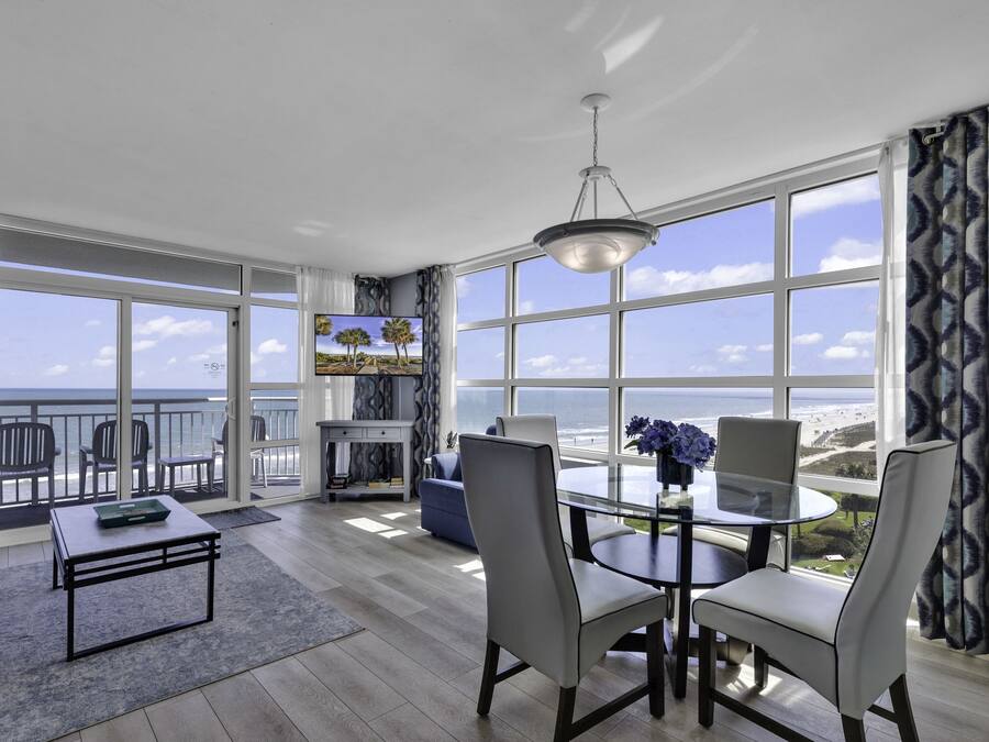 Condo Exclusive, 2 phòng ngủ, không hút thuốc, quang cảnh bãi biển | Khu vực ăn uống tại phòng