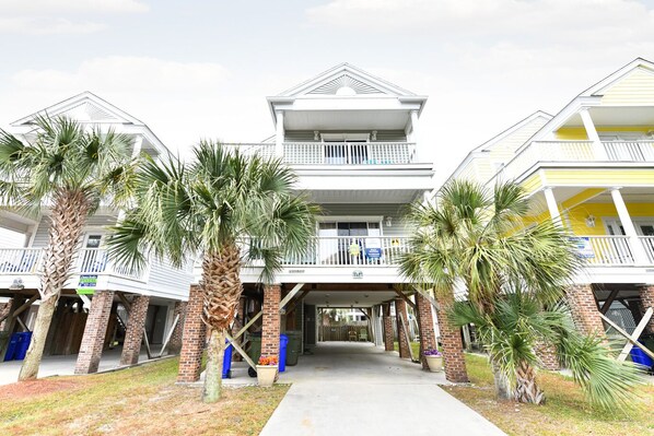 Exterior - Walk to the Beach 5 BR Beach House with a Heated Private Pool! Catching R.A.E.S (Surfside Beach)