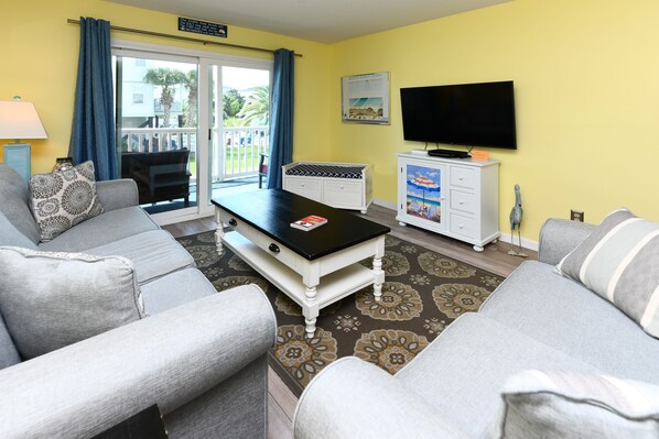 TV - 2nd Row 2 BR Condo with a Shared Pool! The Drifter 103 (Garden City)