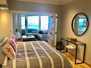 2 bedrooms, iron/ironing board, travel cot, WiFi - Casa Tranquila - Surfer Paradise - 2bd/2ba (Rosarito)