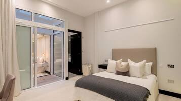 House | 5 bedrooms, iron/ironing board, free WiFi, bed sheets