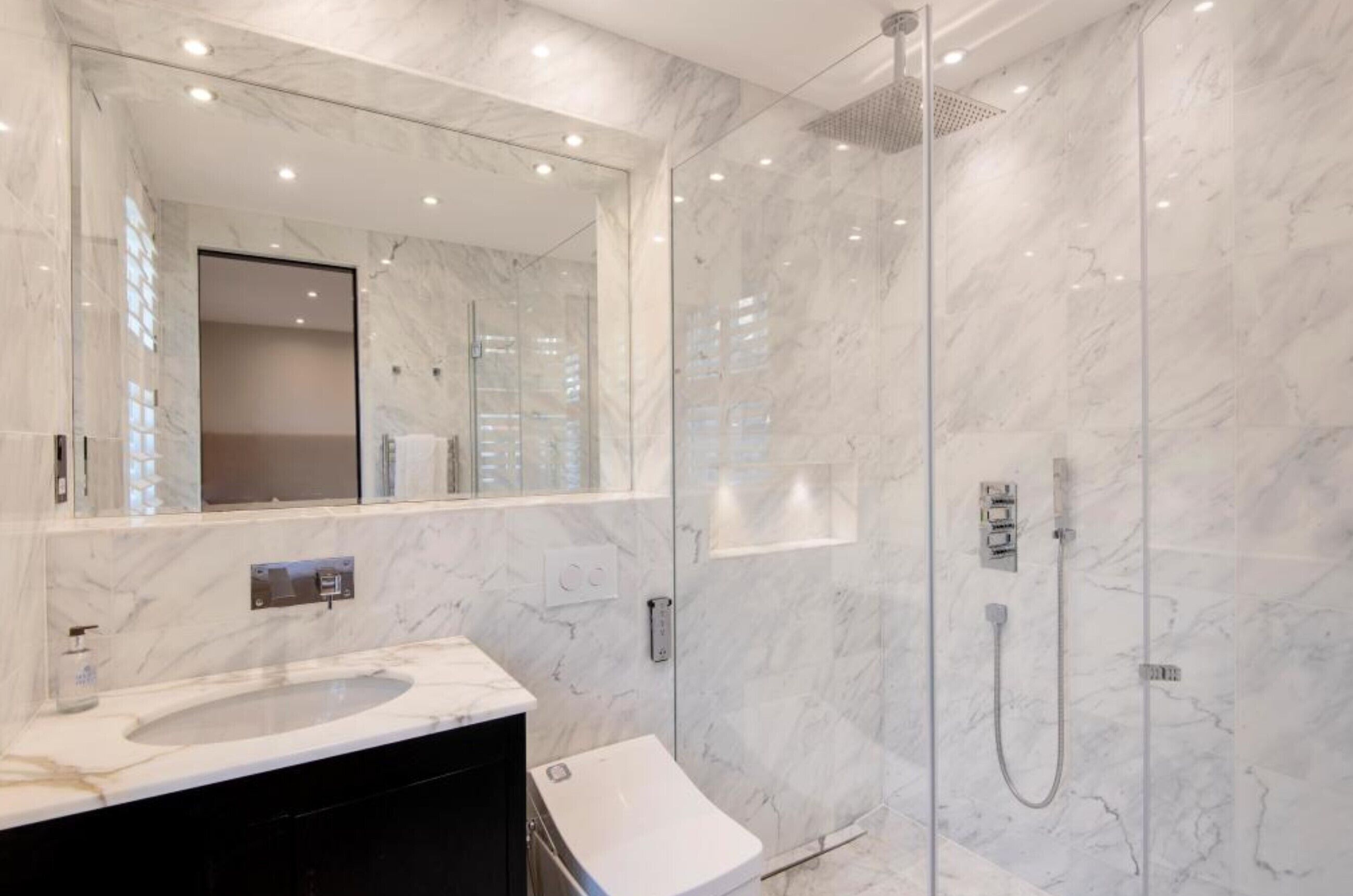 House | Bathroom | Separate bathtub and shower, deep-soaking bathtub, hair dryer, towels