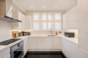 獨棟房屋 | 私人廚房 | 電冰箱、 微波爐、烤箱、爐台