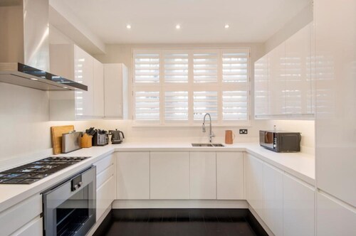 Stunning 5-bed House in London