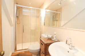 Shower - 5 Melbury (Salcombe)