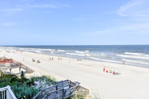 On the beach - Oceanfront 1 BR Condo with a Shared Pool! South Shores II 201 (Surfside Beach)
