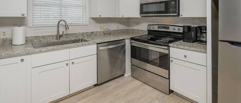 Fridge, microwave, stovetop, dishwasher