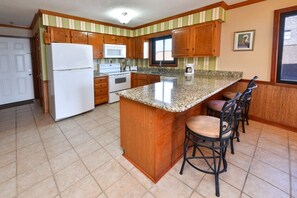 Refrigerador, microondas, placa de cocina, lavavajillas