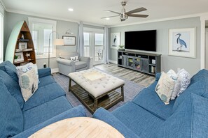 TV - Oceanfront 6 BR Beach House! Joy in Carolina  (Garden City)