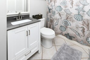 シャワー、石鹸、トイレットペーパー