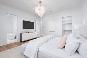 6 bedrooms, iron/ironing board, free WiFi, bed sheets