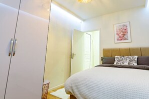 1 chambre, fer et planche Ă repasser, Wi-Fi gratuit, draps fournis