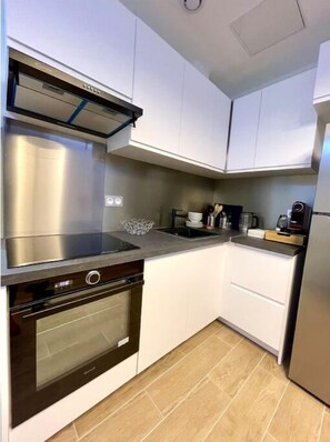 Fridge, oven, dishwasher, coffee/tea maker - Nouveau, Propre, Confortable à Paris (Pantin)