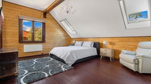 7 bedrooms, free WiFi, bed sheets