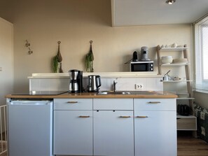 Fridge, microwave, stovetop, coffee/tea maker