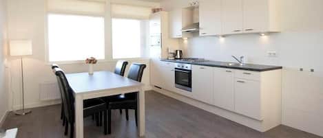 Fridge, microwave, stovetop, dishwasher