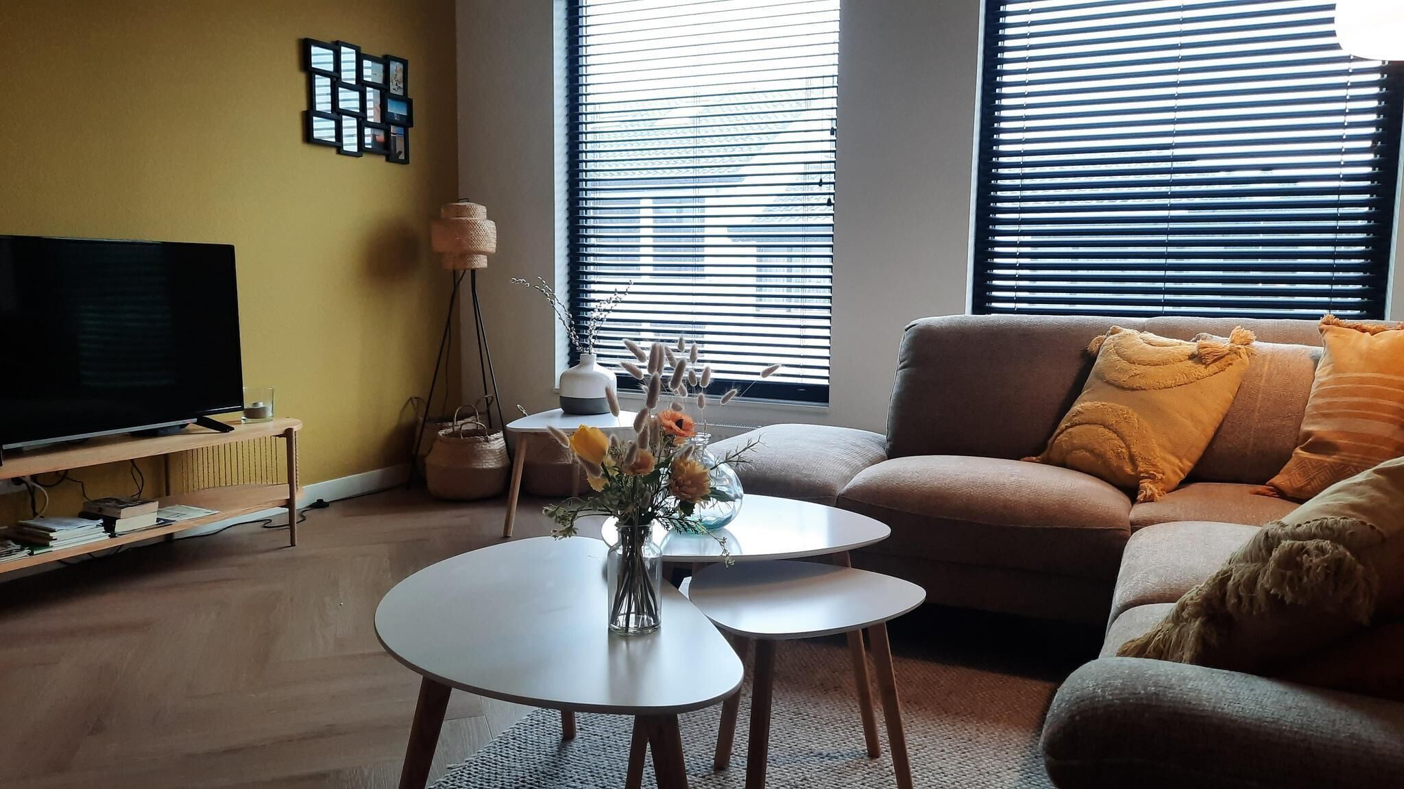 Appartement Op Toplocatie! Appartement Kerssens Is Een Modern En Gezellig Ingerichte Bovenwoning, En Bevindt Zich Boven De Bakkerij "Kerssens. De Meest Centrale Locatie In Het Centrum Van Egmond Aan Zee. Voor Een (Oven-)heerlijk Vers Broodje Of Ander - Egmond aan Zee