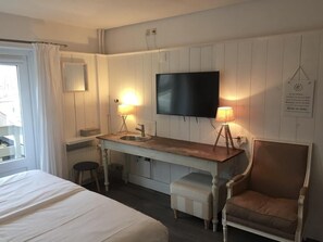 3 chambres, lit parapluie, draps fournis