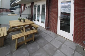 تناول الطعام بالخارج