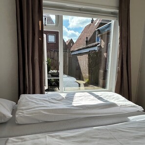 2 slaapkamers, reisbedje, wifi, beddengoed