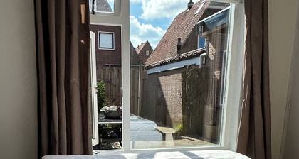 Ferienhaus de Duynvoet befindet sich in der schönen Küstenort Egmond Aan Zee. Nur wenige Gehminuten vom Zentrum gibt es viele schöne Geschäfte und Restaurants. In der Nähe von den Dünen und dem Strand entfernt, zu Fuß.