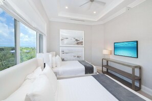 3 habitaciones, tabla de planchar con plancha y cuna de viaje