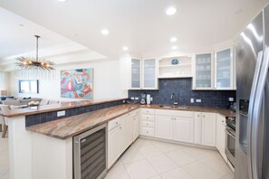 Microonde, forno, piano cottura, lavastoviglie