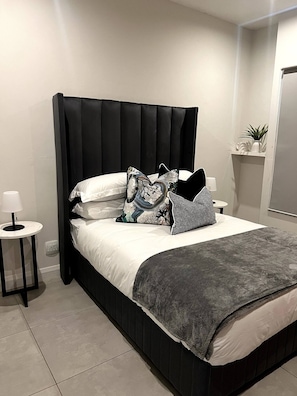 2 室のベッドルーム、WiFi、ベッドシーツ