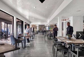 Dining - The Fitz Apartment (Johannesburg)