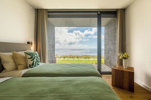 4 bedrooms, in-room safe, desk, iron/ironing board