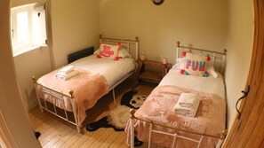 3 bedrooms, free WiFi, bed sheets - The Old Forge, a Cotswold Cottage in Winchcombe (Cheltenham)