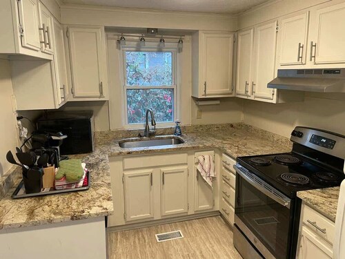 Centrally Located Hillcrest Retreat in Little Rock