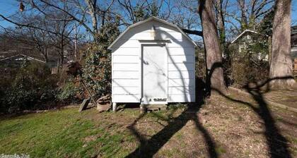 Hillcrest Haven: 2BR Gem