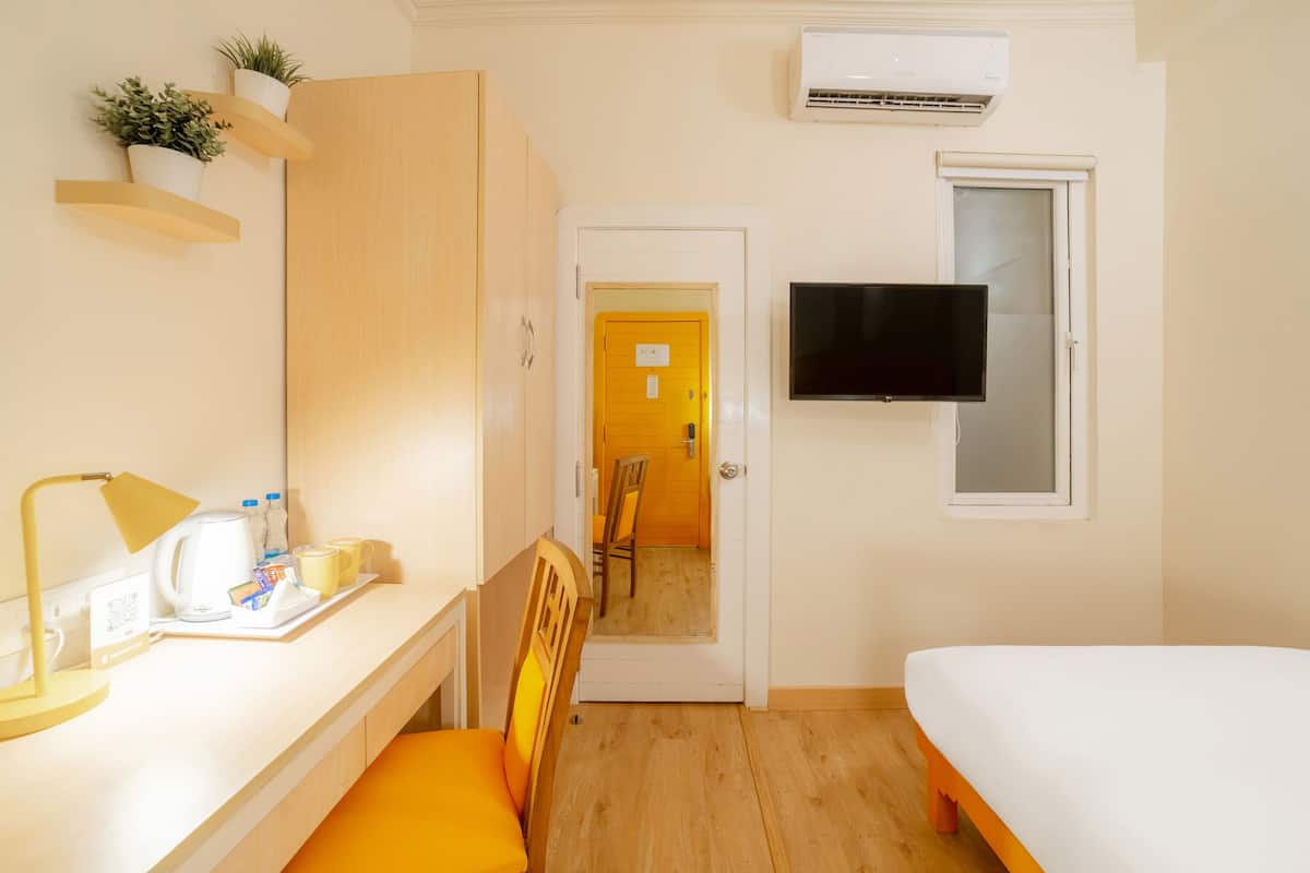 1 bedroom, in-room safe, desk, iron/ironing board